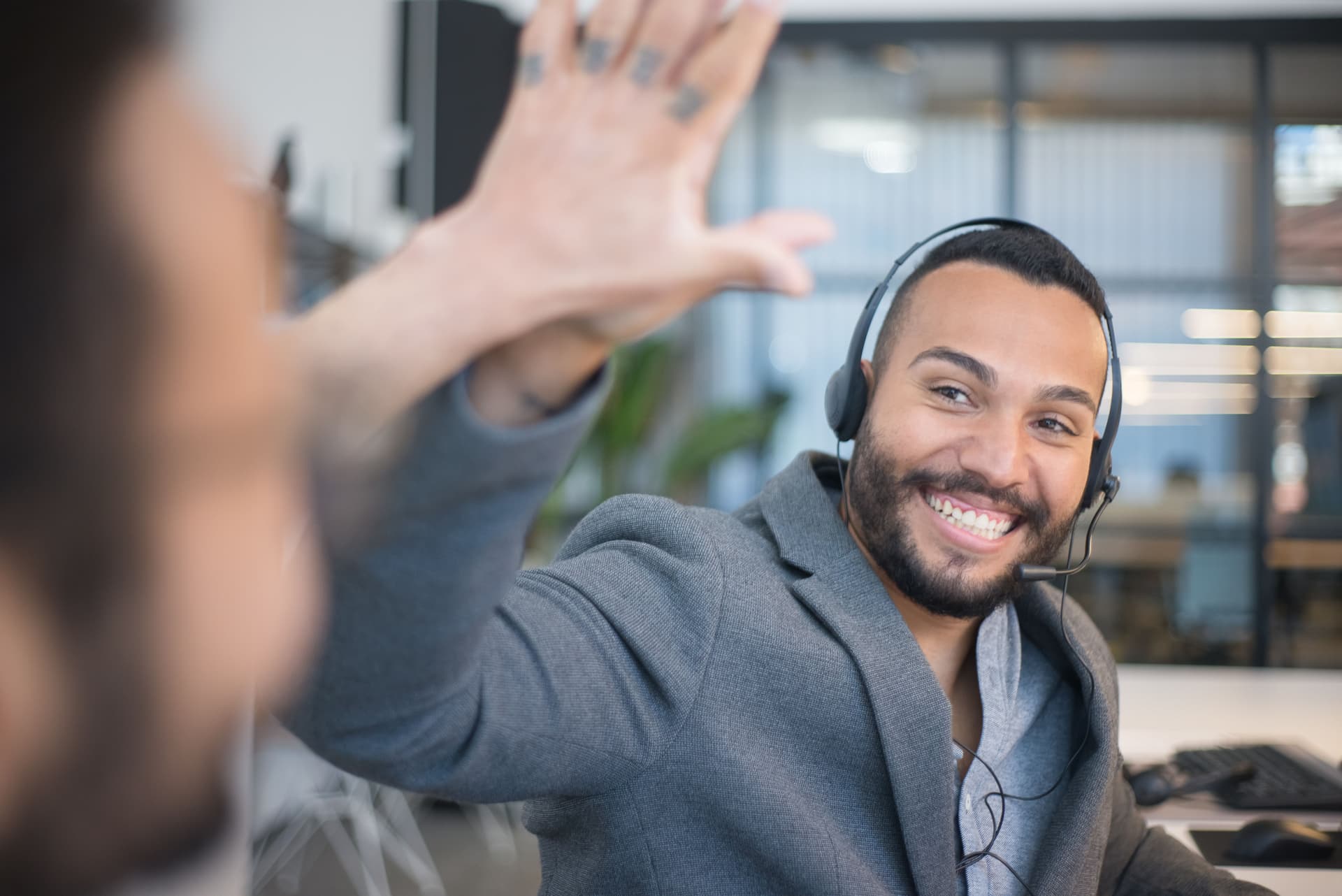 Eona.ae WhatsApp support chatbot conversation